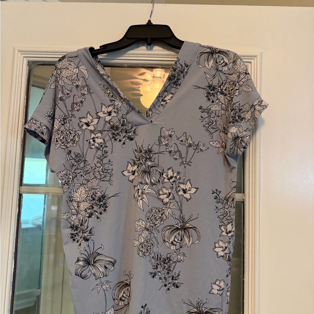 Banana Republic Floral V-Neck Top - Light Blue